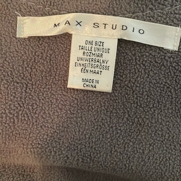 Reversible Fringed Open-Front Poncho. - Picture 5 of 5